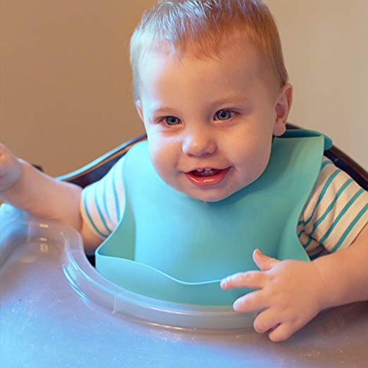 Clean comfortable baby feeding waterproof silicone bib with crumb catcher
